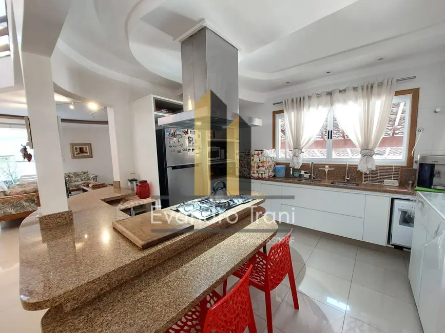 Foto 2 de Casa com 4 quartos à venda, 254m2 em Sao Jose Dos Campos - SP