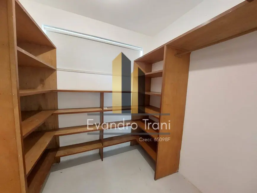 Casa com 3 quartos à venda, 450m2 em Sao Jose Dos Campos - SP - imagem 9 Foto 9 de Casa com 3 quartos à venda, 450m2 em Sao Jose Dos Campos - SP