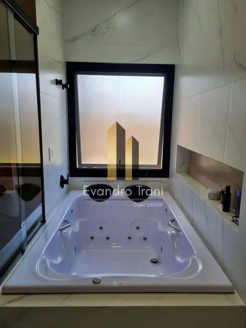 Foto 2 de Casa com 3 quartos à venda, 451m2 em Sao Jose Dos Campos - SP