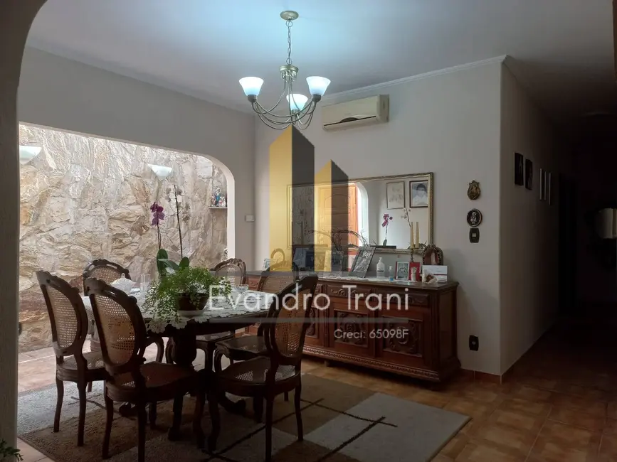 Foto 1 de Casa com 3 quartos à venda, 250m2 em Sao Jose Dos Campos - SP