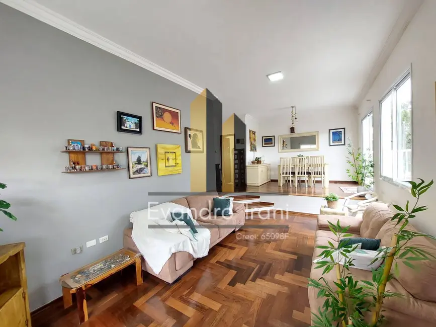 Casa com 4 quartos à venda, 300m2 em Sao Jose Dos Campos - SP - imagem 3 Foto 3 de Casa com 4 quartos à venda, 300m2 em Sao Jose Dos Campos - SP