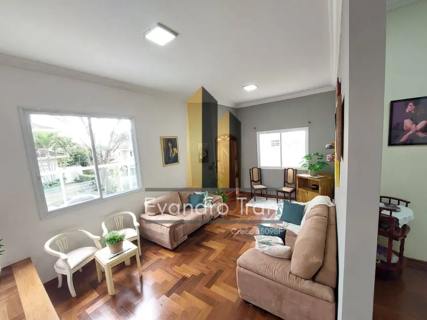 Casa com 4 quartos à venda, 300m2 em Sao Jose Dos Campos - SP - imagem 2 Foto 2 de Casa com 4 quartos à venda, 300m2 em Sao Jose Dos Campos - SP