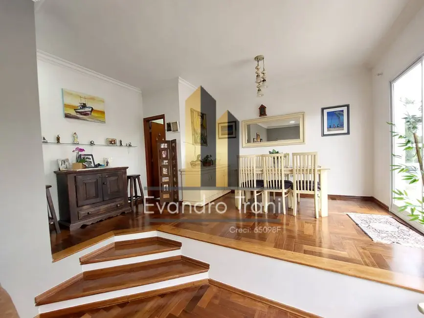 Casa com 4 quartos à venda, 300m2 em Sao Jose Dos Campos - SP - imagem 5 Foto 5 de Casa com 4 quartos à venda, 300m2 em Sao Jose Dos Campos - SP