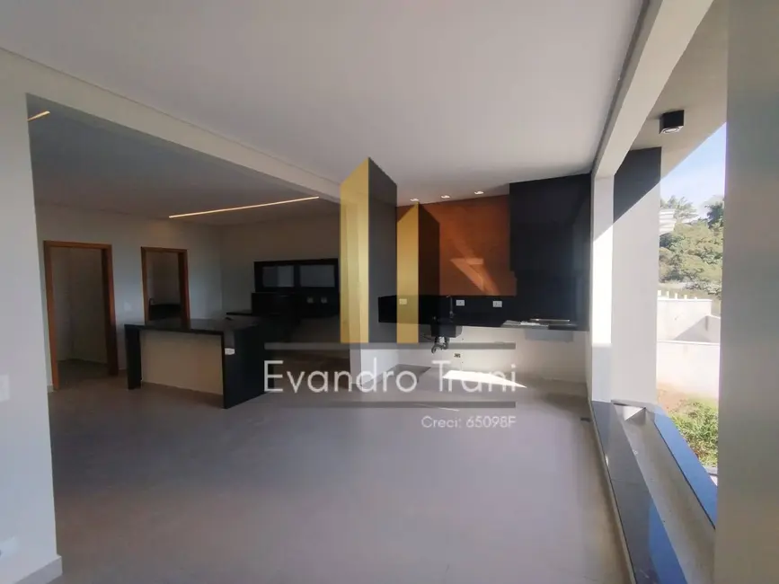 Casa com 3 quartos à venda, 374m2 em Sao Jose Dos Campos - SP - imagem 2 Foto 2 de Casa com 3 quartos à venda, 374m2 em Sao Jose Dos Campos - SP