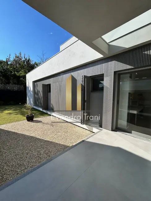 Foto 2 de Casa com 3 quartos à venda, 530m2 em Sao Jose Dos Campos - SP