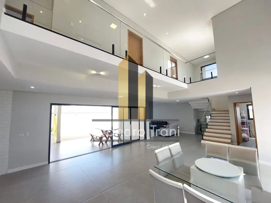 Foto 2 de Casa com 4 quartos à venda, 350m2 em Sao Jose Dos Campos - SP