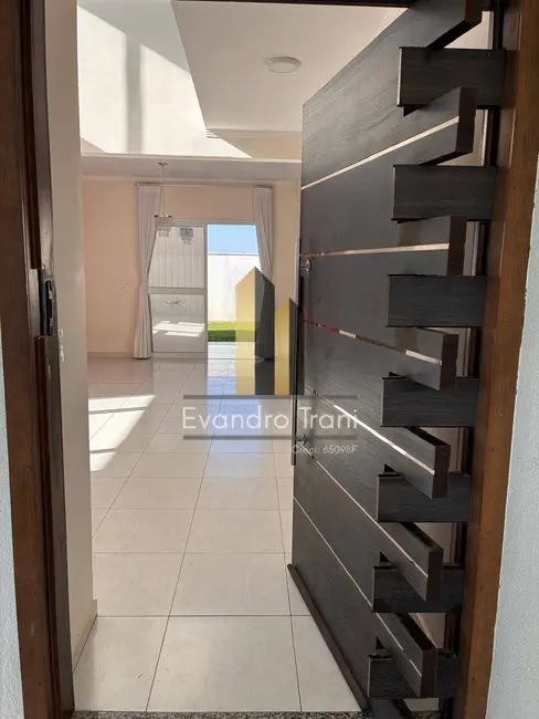 Foto 2 de Casa com 3 quartos à venda, 300m2 em Bairro do Grama, Cacapava - SP