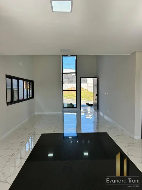 Foto 4 de Casa com 3 quartos à venda, 250m2 em Parque Residencial Maria Elmira, Cacapava - SP