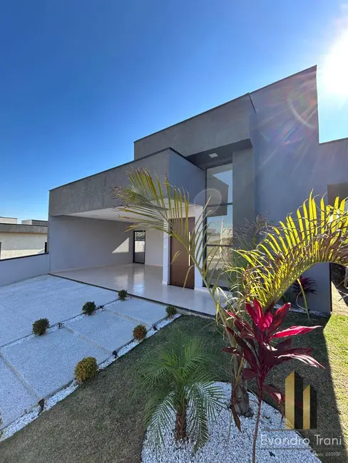 Foto 1 de Casa com 3 quartos à venda, 250m2 em Parque Residencial Maria Elmira, Cacapava - SP