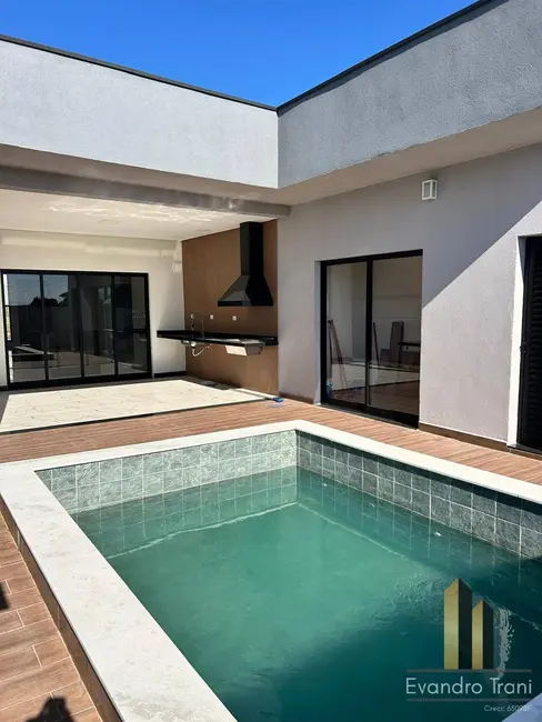 Foto 2 de Casa com 3 quartos à venda, 250m2 em Parque Residencial Maria Elmira, Cacapava - SP