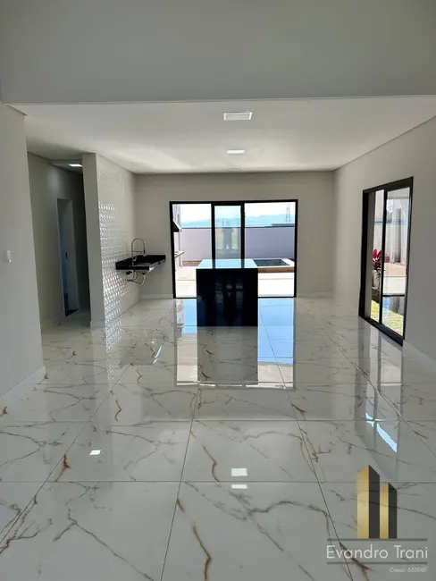 Foto 3 de Casa com 3 quartos à venda, 250m2 em Parque Residencial Maria Elmira, Cacapava - SP