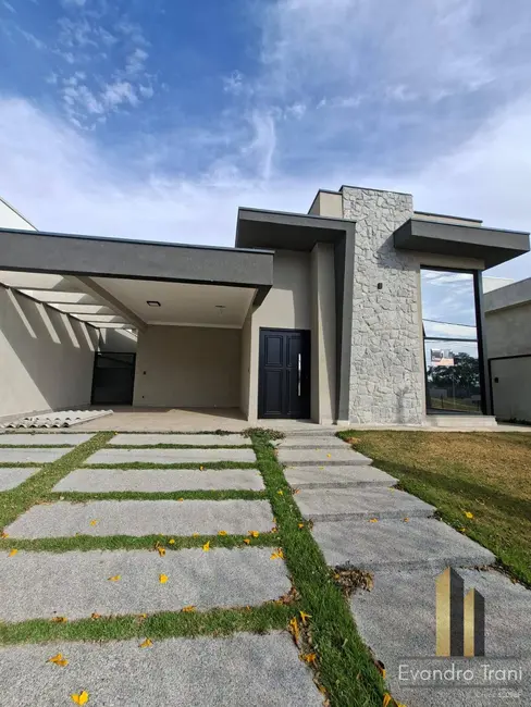 Foto 2 de Casa com 3 quartos à venda, 300m2 em Bairro do Grama, Cacapava - SP