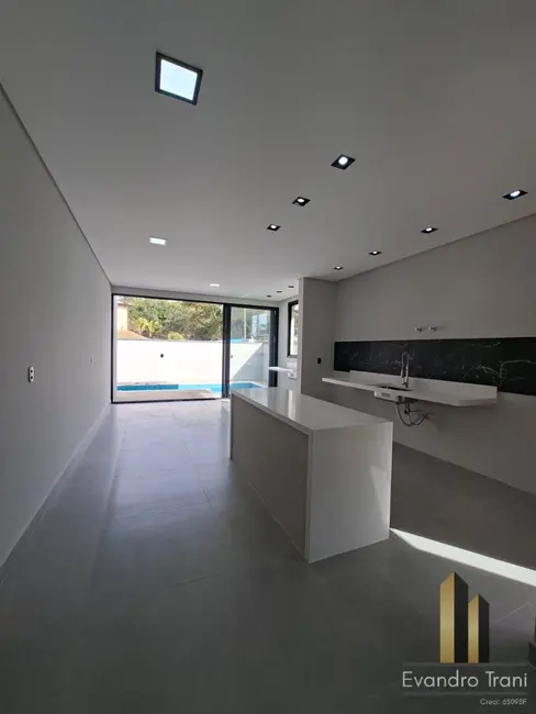 Foto 4 de Casa com 3 quartos à venda, 300m2 em Bairro do Grama, Cacapava - SP