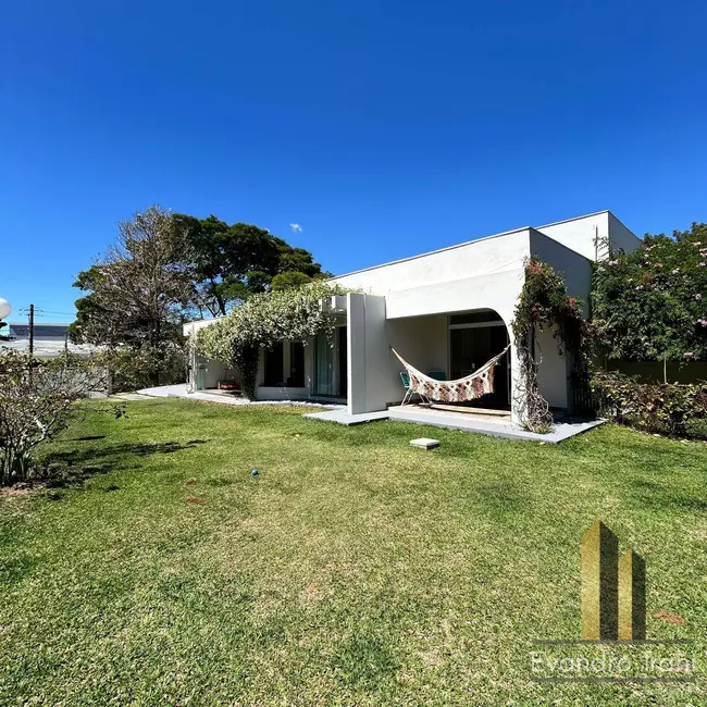 Casa com 3 quartos à venda, 2004m2 em Sao Jose Dos Campos - SP - imagem 1 Foto 1 de Casa com 3 quartos à venda, 2004m2 em Sao Jose Dos Campos - SP