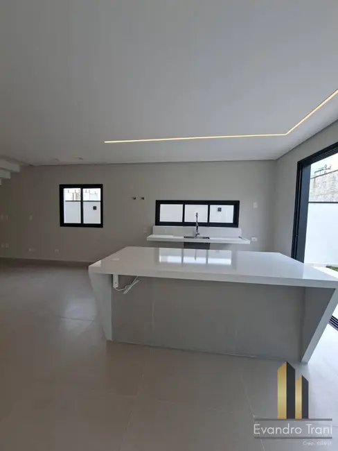 Foto 5 de Casa com 3 quartos à venda, 250m2 em Parque Residencial Maria Elmira, Cacapava - SP