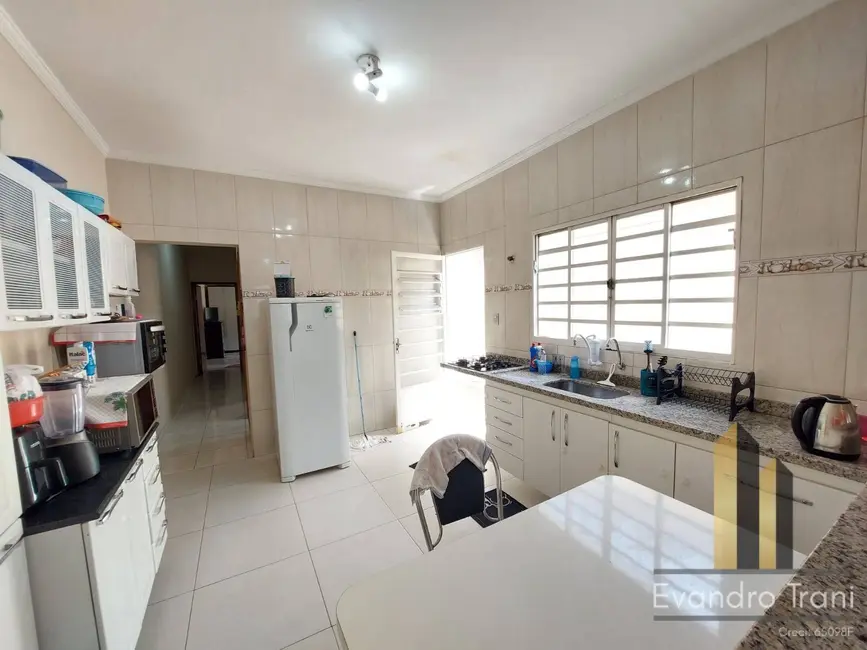 Foto 2 de Casa com 2 quartos à venda, 65m2 em Sao Jose Dos Campos - SP