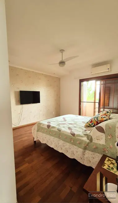 Foto 4 de Casa com 5 quartos à venda, 337m2 em Sao Jose Dos Campos - SP