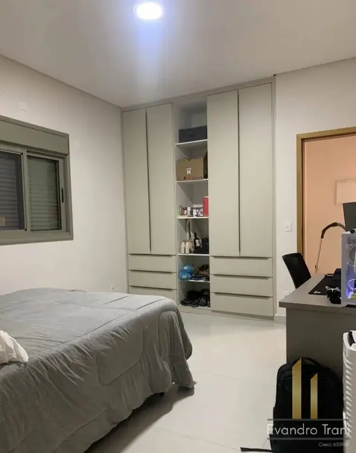 Casa com 3 quartos à venda, 250m2 em Sao Jose Dos Campos - SP - imagem 8 Foto 8 de Casa com 3 quartos à venda, 250m2 em Sao Jose Dos Campos - SP