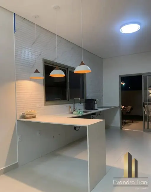 Casa com 3 quartos à venda, 250m2 em Sao Jose Dos Campos - SP - imagem 2 Foto 2 de Casa com 3 quartos à venda, 250m2 em Sao Jose Dos Campos - SP