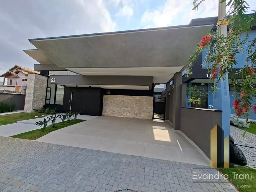 Casa com 3 quartos à venda, 280m2 em Sao Jose Dos Campos - SP - imagem 1 Foto 1 de Casa com 3 quartos à venda, 280m2 em Sao Jose Dos Campos - SP