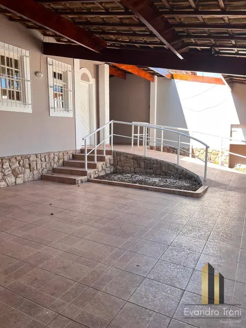Foto 2 de Casa com 3 quartos à venda, 250m2 em Sao Jose Dos Campos - SP