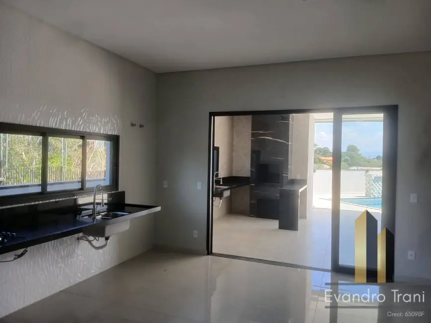 Foto 5 de Casa com 3 quartos à venda, 425m2 em Parque Residencial Maria Elmira, Cacapava - SP
