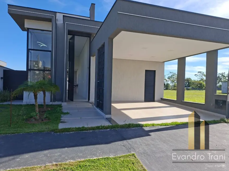 Foto 2 de Casa com 3 quartos à venda, 250m2 em Sao Jose Dos Campos - SP