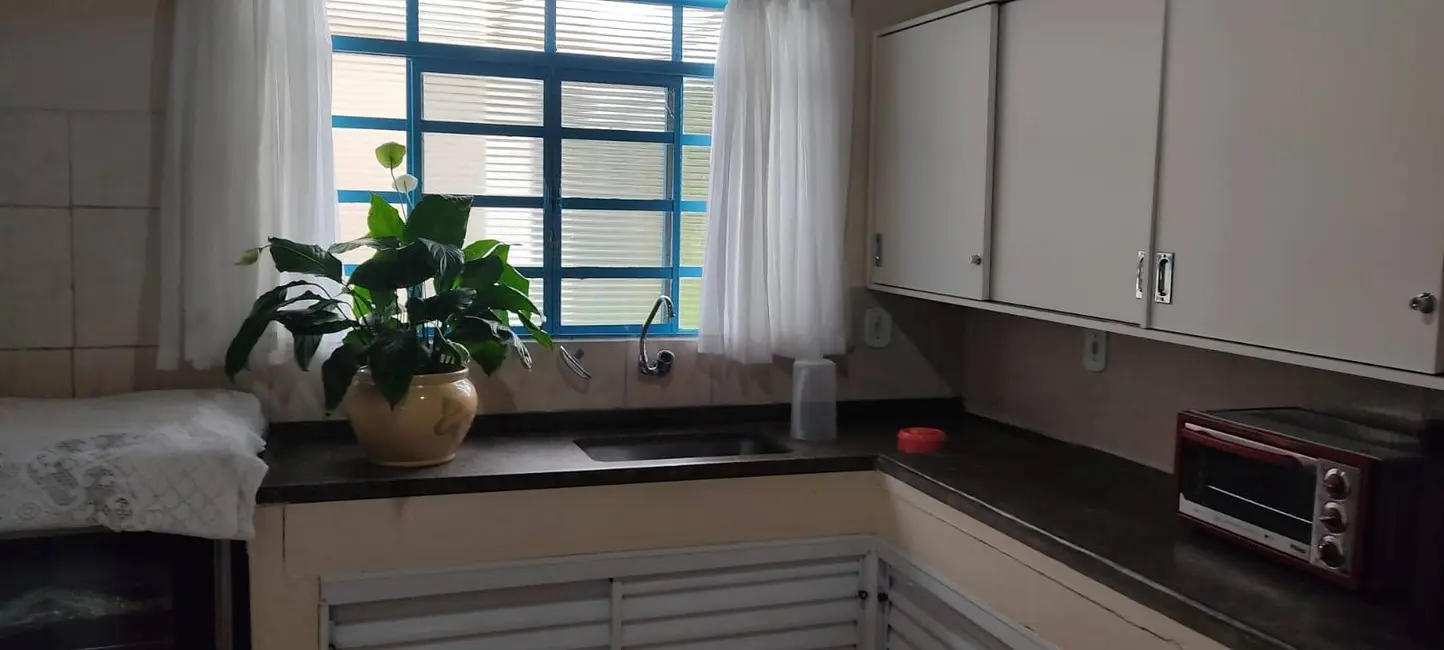 Chácara com 3 quartos à venda, 3260m2 em Centro, Sarapui - SP - imagem 8 Foto 8 de Chácara com 3 quartos à venda, 3260m2 em Centro, Sarapui - SP