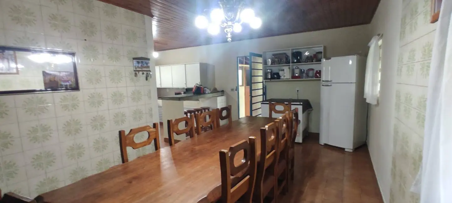 Chácara com 3 quartos à venda, 3260m2 em Centro, Sarapui - SP - imagem 9 Foto 9 de Chácara com 3 quartos à venda, 3260m2 em Centro, Sarapui - SP