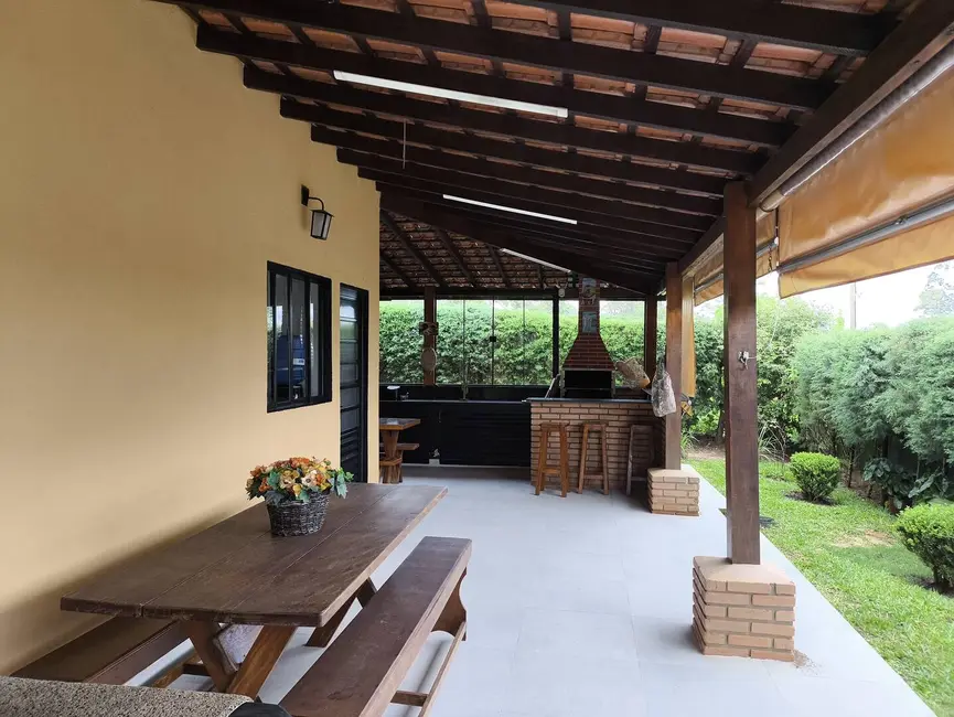 Chácara com 3 quartos à venda, 1000m2 em Alambari - SP - imagem 3 Foto 3 de Chácara com 3 quartos à venda, 1000m2 em Alambari - SP