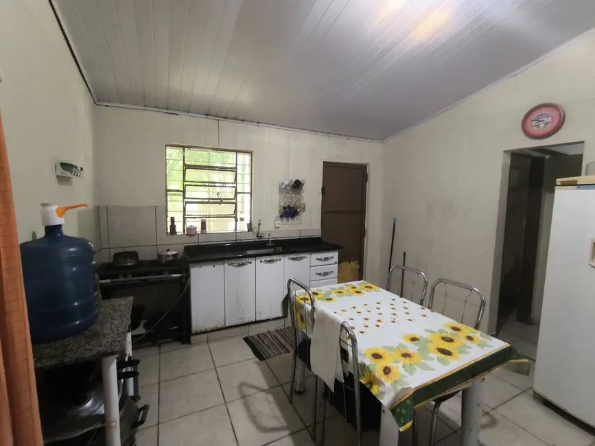 Chácara com 3 quartos à venda, 1000m2 em Itapetininga - SP - imagem 4 Foto 4 de Chácara com 3 quartos à venda, 1000m2 em Itapetininga - SP