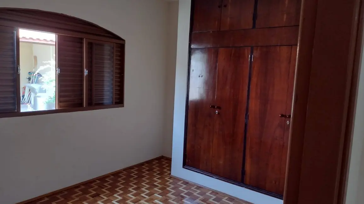 Foto 5 de Casa com 4 quartos à venda, 330m2 em Tatui - SP