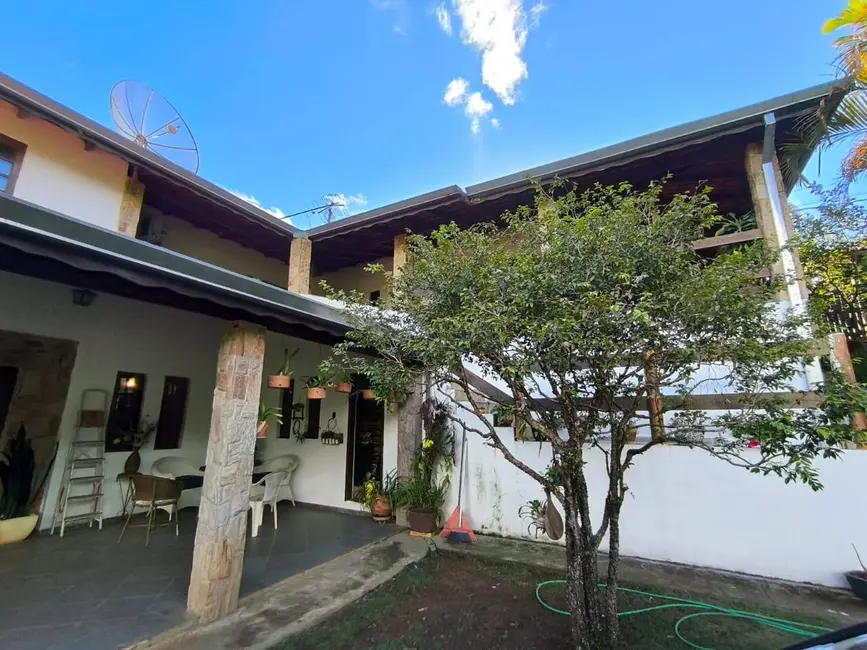 Chácara com 3 quartos à venda, 345m2 em Aracoiaba Da Serra - SP - imagem 3 Foto 3 de Chácara com 3 quartos à venda, 345m2 em Aracoiaba Da Serra - SP