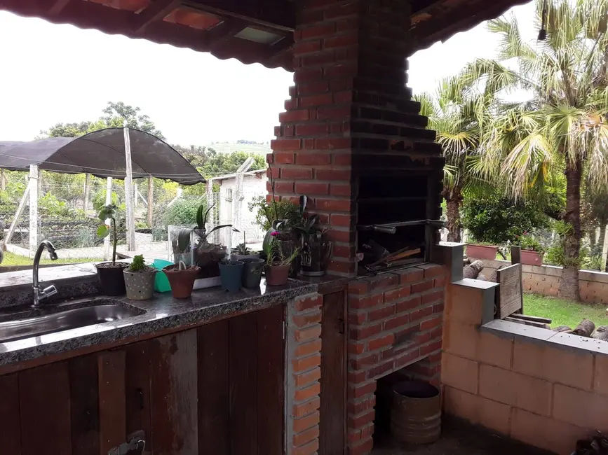 Chácara com 3 quartos à venda, 5000m2 em Alambari - SP - imagem 8 Foto 8 de Chácara com 3 quartos à venda, 5000m2 em Alambari - SP