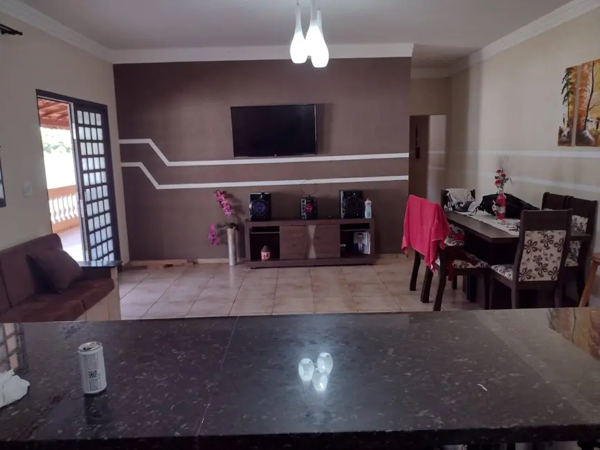 Foto 4 de Chácara com 2 quartos à venda, 250m2 em Aracoiaba Da Serra - SP