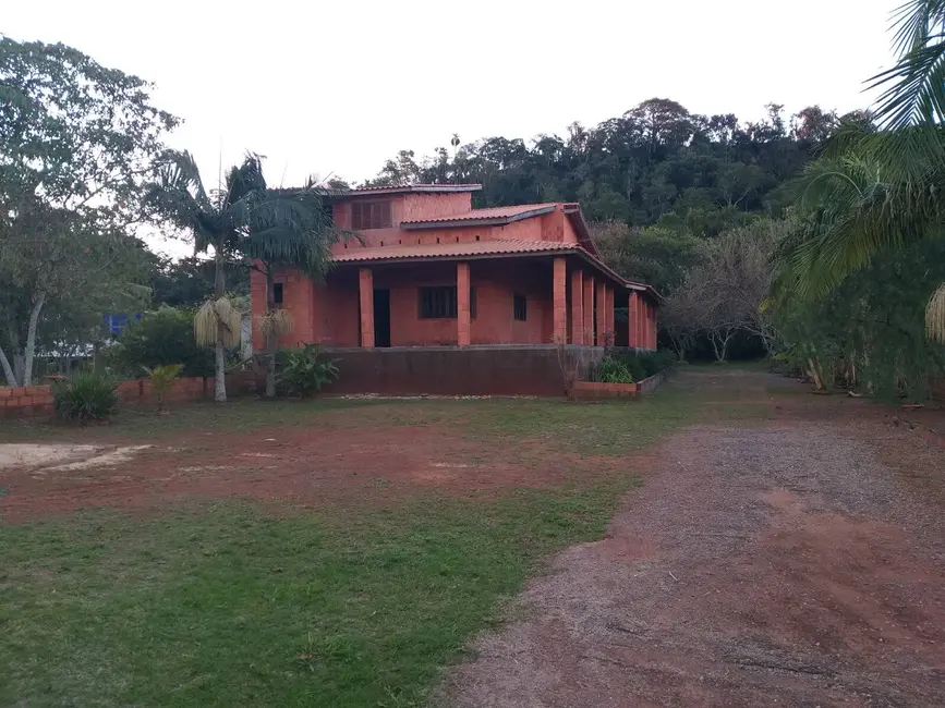 Chácara com 2 quartos à venda em Sarapui - SP - imagem 6 Foto 6 de Chácara com 2 quartos à venda em Sarapui - SP