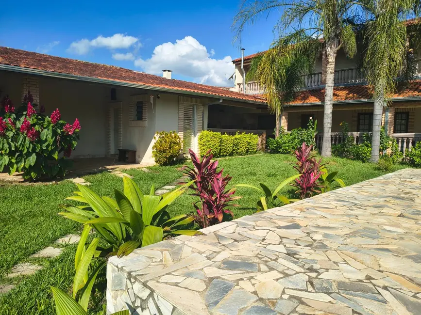 Chácara com 4 quartos à venda, 1000m2 em Aracoiaba Da Serra - SP - imagem 3 Foto 3 de Chácara com 4 quartos à venda, 1000m2 em Aracoiaba Da Serra - SP