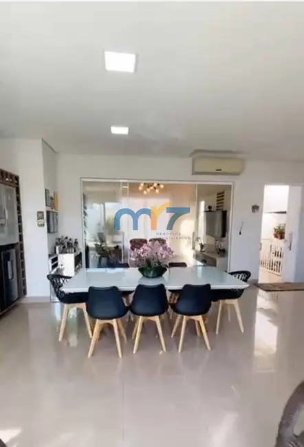 Casa com 3 quartos à venda, 450m2 em Setor Residencial Granville I, Rondonopolis - MT - imagem 3 Foto 3 de Casa com 3 quartos à venda, 450m2 em Setor Residencial Granville I, Rondonopolis - MT