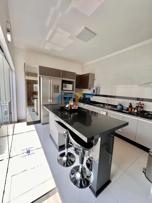 Casa com 2 quartos à venda, 200m2 em Setor Residencial Granville I, Rondonopolis - MT - imagem 6 Foto 6 de Casa com 2 quartos à venda, 200m2 em Setor Residencial Granville I, Rondonopolis - MT