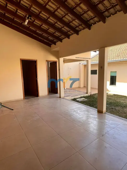 Foto 1 de Casa com 3 quartos à venda em Rondonopolis - MT