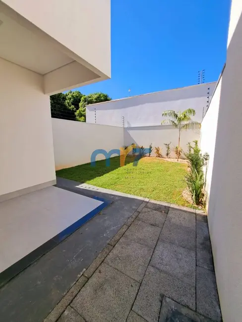 Foto 2 de Casa com 2 quartos à venda, 191m2 em Rondonopolis - MT