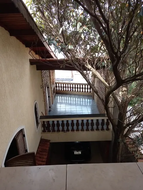 Foto 2 de Casa com 3 quartos à venda, 320m2 em Vila Araguaia, São Paulo - SP