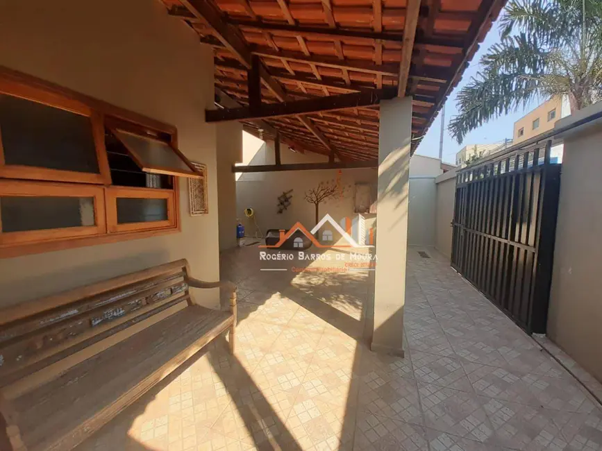 Foto 2 de Casa com 3 quartos à venda, 250m2 em Vila Nastri, Itapetininga - SP