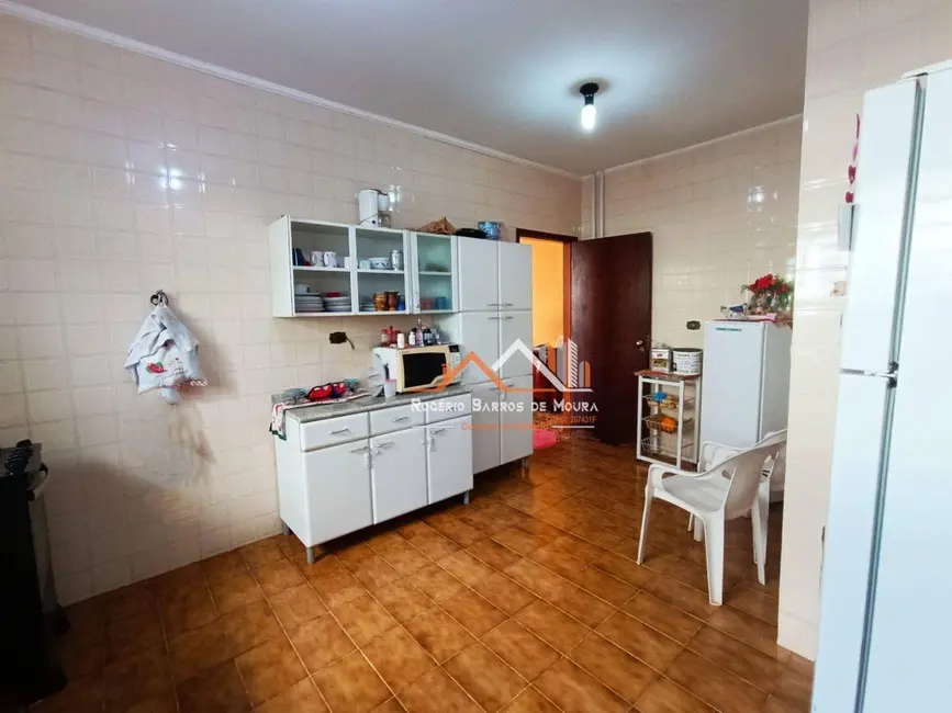 Foto 9 de Casa com 3 quartos à venda, 300m2 em Vila Cristina, Presidente Prudente - SP