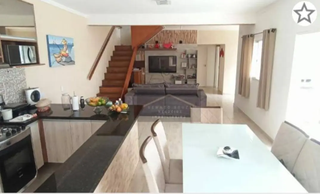 Sobrado com 4 quartos à venda, 250m2 em Peruibe - SP - imagem 8 Foto 8 de Sobrado com 4 quartos à venda, 250m2 em Peruibe - SP