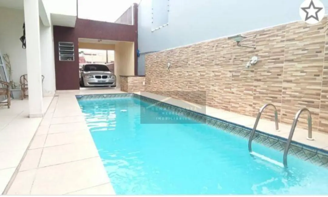 Sobrado com 4 quartos à venda, 250m2 em Peruibe - SP - imagem 5 Foto 5 de Sobrado com 4 quartos à venda, 250m2 em Peruibe - SP