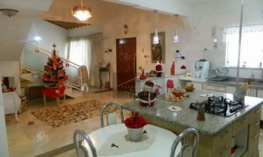 Foto 8 de Sobrado com 3 quartos à venda, 250m2 em Peruibe - SP