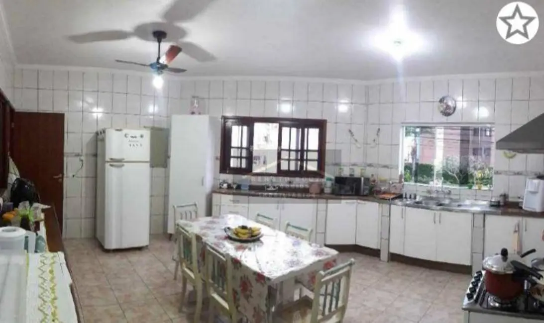 Sobrado com 5 quartos à venda, 400m2 em Peruibe - SP - imagem 7 Foto 7 de Sobrado com 5 quartos à venda, 400m2 em Peruibe - SP