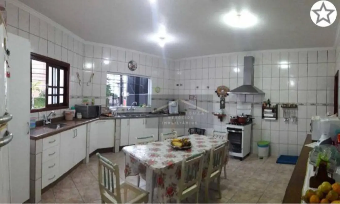 Sobrado com 5 quartos à venda, 400m2 em Peruibe - SP - imagem 8 Foto 8 de Sobrado com 5 quartos à venda, 400m2 em Peruibe - SP