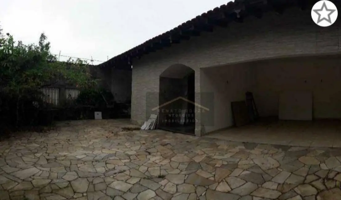 Casa com 3 quartos à venda, 376m2 em Peruibe - SP - imagem 3 Foto 3 de Casa com 3 quartos à venda, 376m2 em Peruibe - SP